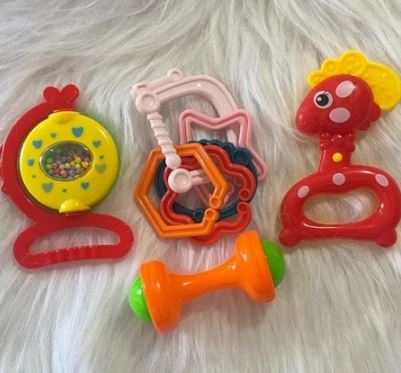 Kit Chocalho Infantil Mordedor – 4 Peças Coloridas!