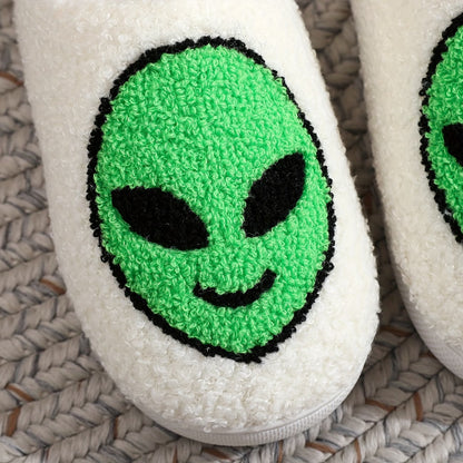 Pantufas Home Shoes: Green Alien Edition