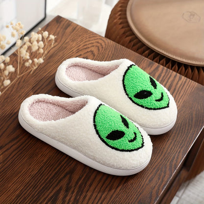 Pantufas Home Shoes: Green Alien Edition