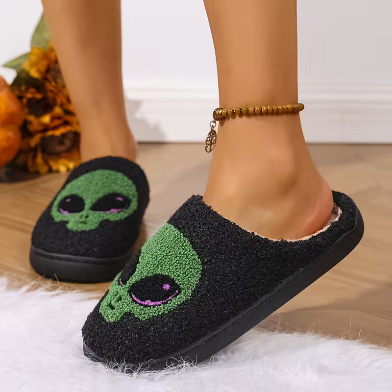 Pantufas Home Shoes: Green Alien Edition