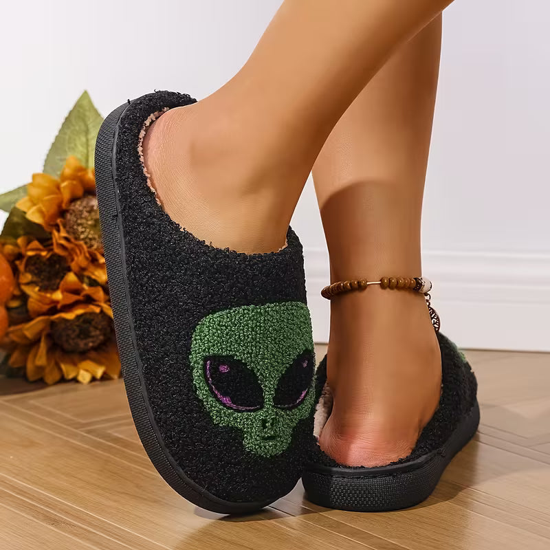 Pantufas Home Shoes: Green Alien Edition