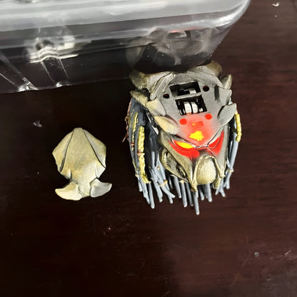 O Predador 2 - NECA ( Luz Led no Capacete )