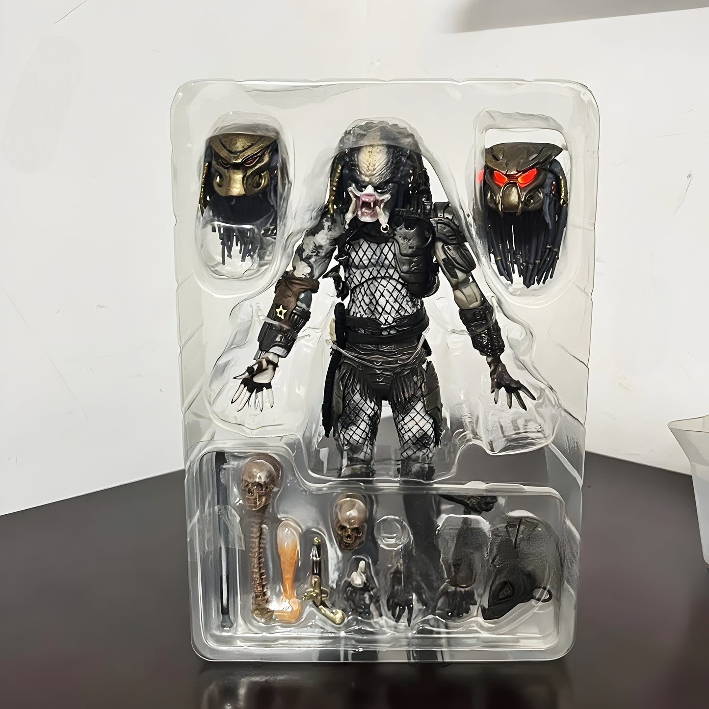 O Predador 2 - NECA ( Luz Led no Capacete )